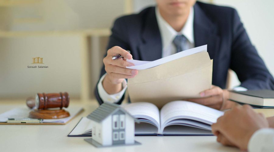 The Role of a Real Estate Lawyer in Buying and Selling Property