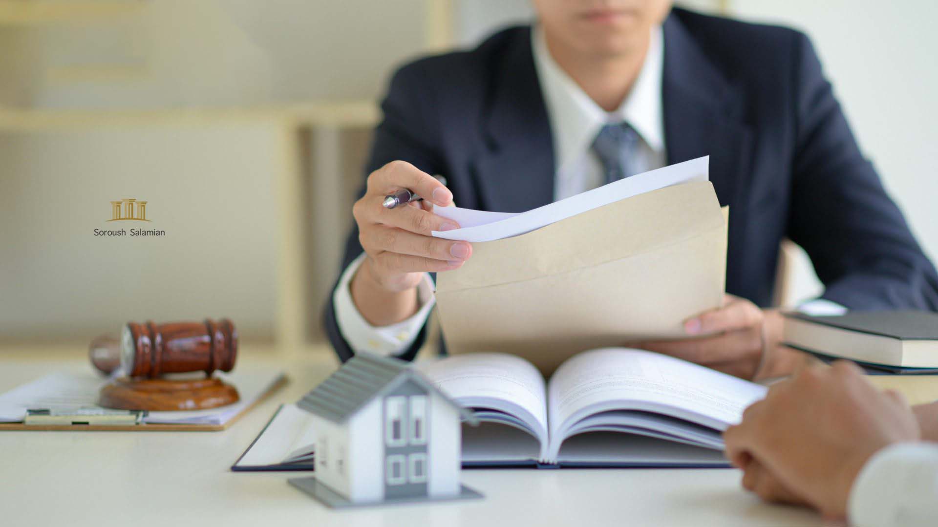 The Role of a Real Estate Lawyer in Buying and Selling Property